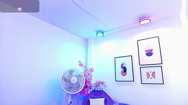 Ema_louis_ stripchat live cam model