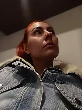 AnnyaEvans stripchat live cam model