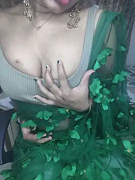 Piyu_xxx stripchat live cam model