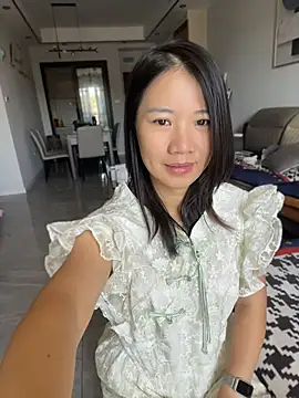 lili129036 stripchat live cam model