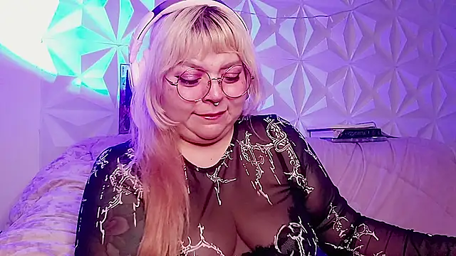 Satyn_doll stripchat live cam model