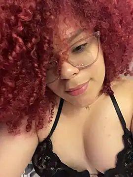 Leyah__ stripchat live cam model