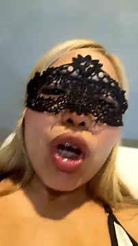 Maddyloveee stripchat live cam model