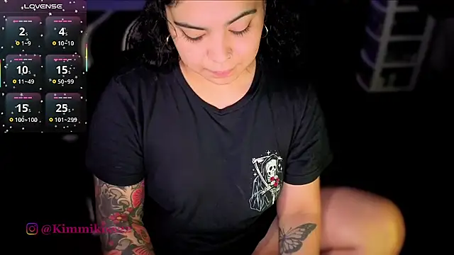 kimmiakiss22 stripchat live cam model