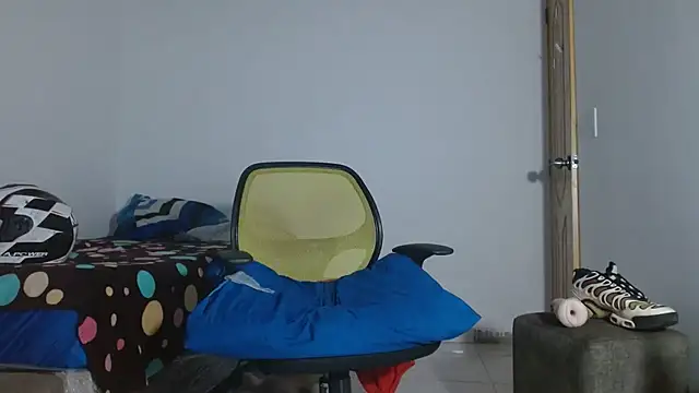 skinny23cm stripchat live cam model