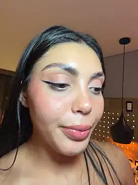 zui_lu stripchat live cam model