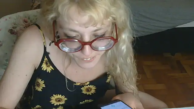 BlondieTami stripchat live cam model