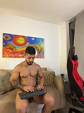 Ezzio_Scolaro stripchat live cam model