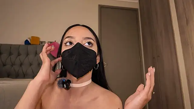 Liarmosca21 stripchat live cam model