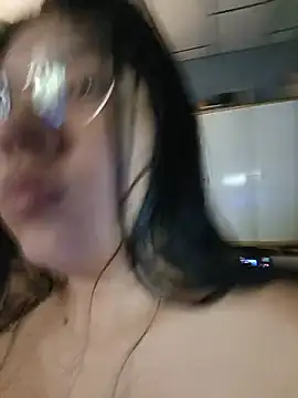 Danelyhit stripchat live cam model