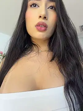 IvonneOwen stripchat live cam model