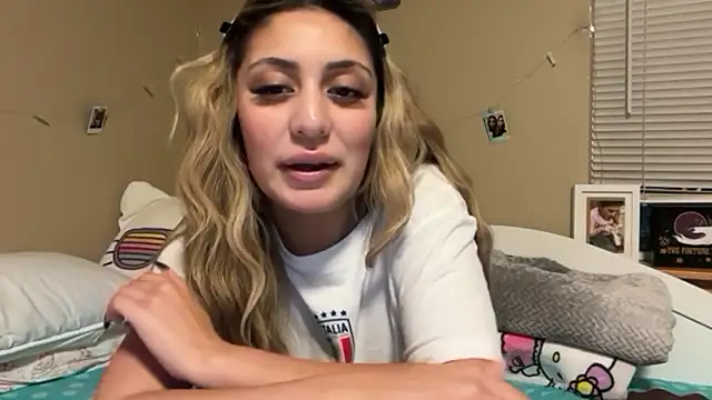 Badbihdani18 stripchat live cam model