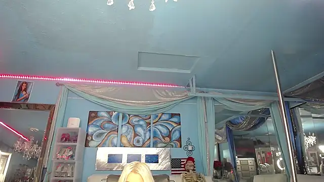 ADRIANNA_FOX stripchat live cam model