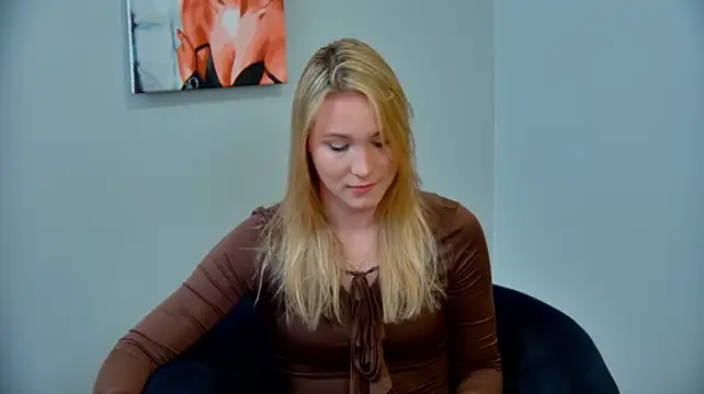 ElaraVoltage stripchat live cam model