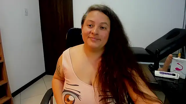 SaraThonson_ stripchat live cam model