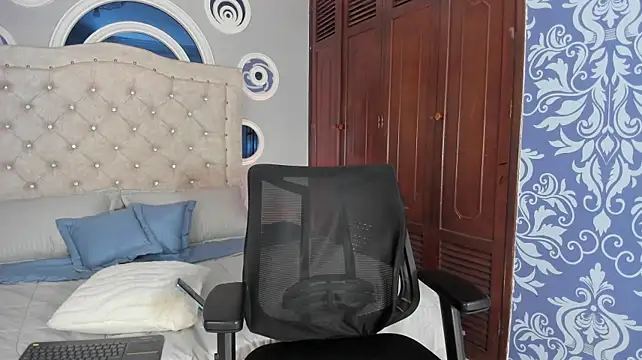 adrian_black86306 stripchat live cam model
