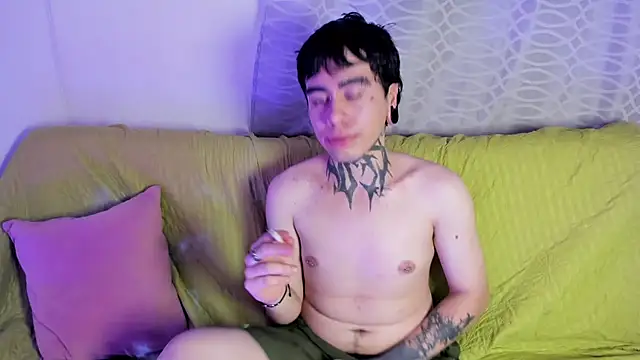 smoker_kenny stripchat live cam model