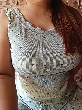 Lavy-bivi stripchat live cam model