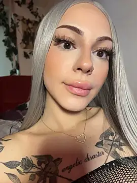 DollyRuby stripchat live cam model