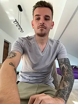 Huge_cock22cm stripchat live cam model