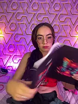 MelanyyJhonson15 stripchat live cam model