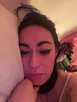 BrattyYanii stripchat live cam model