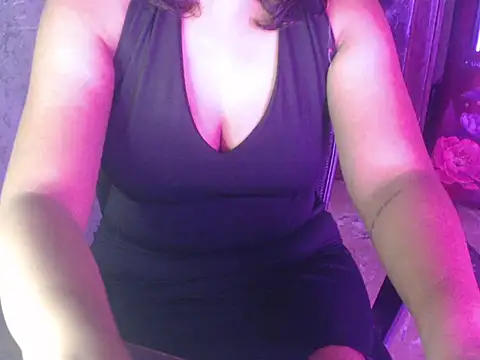 red_cherey stripchat live cam model