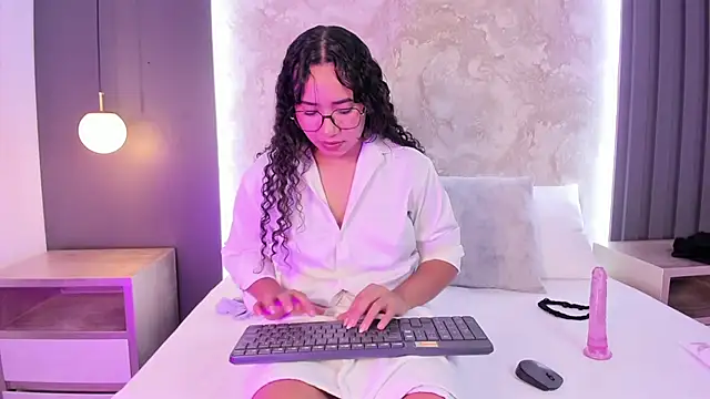 alysson_moon_ stripchat live cam model