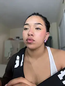 Issa_rodriguez stripchat live cam model