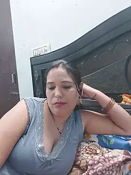 Poojabhabi101 stripchat live cam model