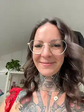 BrownieyQueen stripchat live cam model