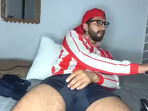 thomass1018 stripchat live cam model