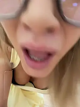 Nicoleevien stripchat live cam model