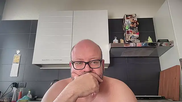 theitalianbear stripchat live cam model