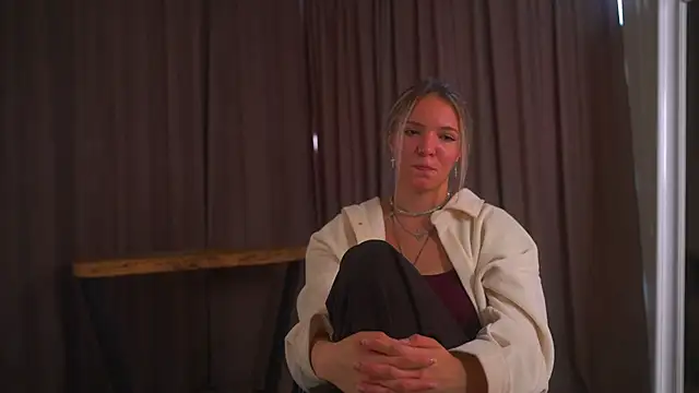 TrudyEliasen stripchat live cam model