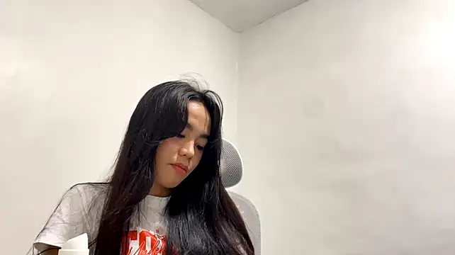 LoisKoski stripchat live cam model