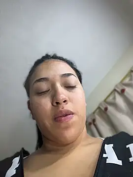 Issa_rodriguez stripchat live cam model