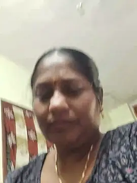 yamini1431 stripchat live cam model