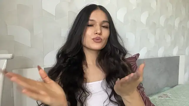 LisetteParajon stripchat live cam model