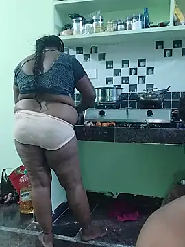 Hotviyaja-sexy stripchat live cam model