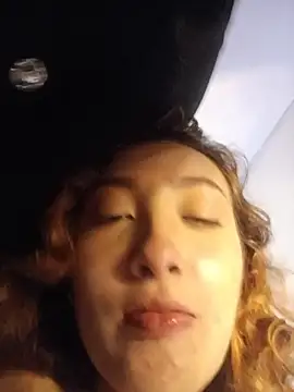 Laurenn_111 stripchat live cam model