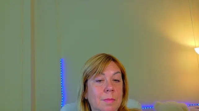 ChristinaDavedes stripchat live cam model