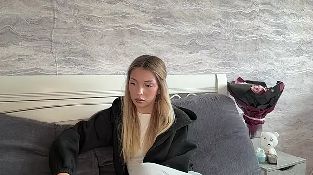 PearlCiccarone stripchat live cam model