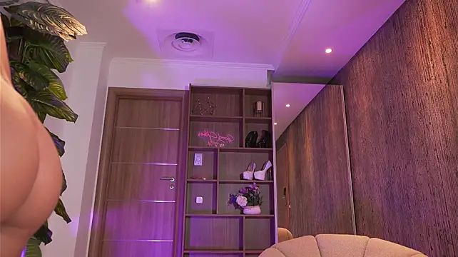 ArianaXO_ stripchat live cam model