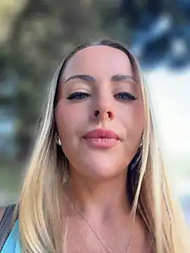 EmaSalis stripchat live cam model