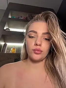 HugeBoobsAlice stripchat live cam model