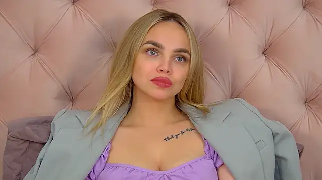AnitaVenture stripchat live cam model