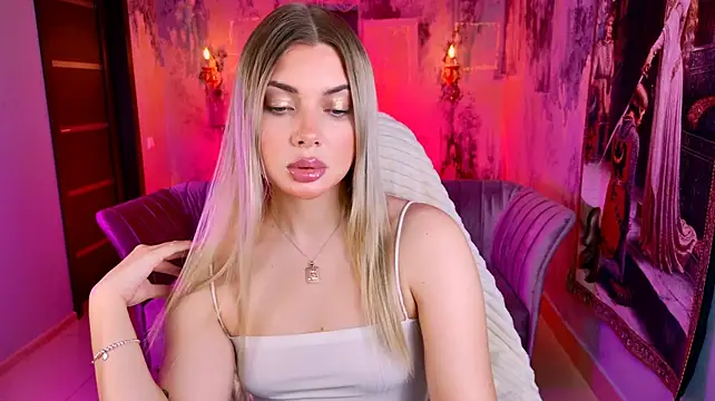HyileyClark stripchat live cam model