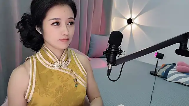 Momo-Wow stripchat live cam model