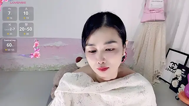 Happy365_ stripchat live cam model
